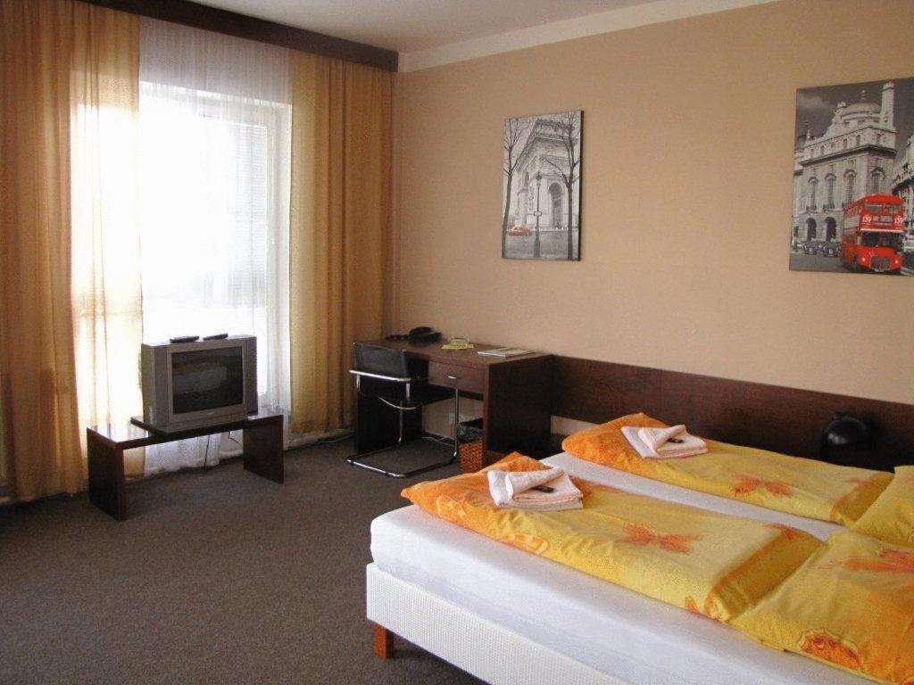 Hotel Bílá Růže Brno Esterno foto